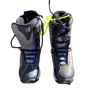 NEW Kids Snowboard Boots